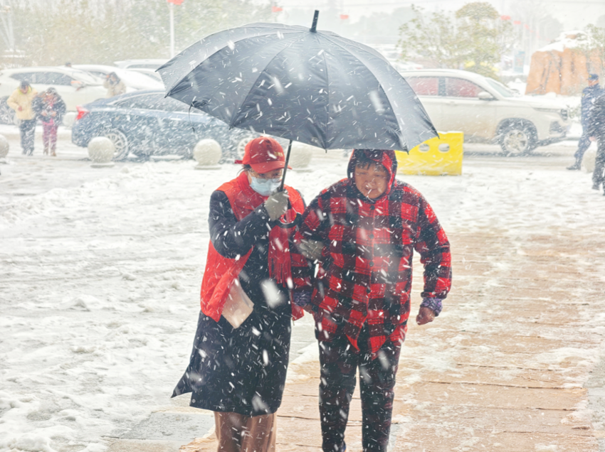 积极应对雨雪天气 江夏区第一人民医院全力救治摔伤患者
