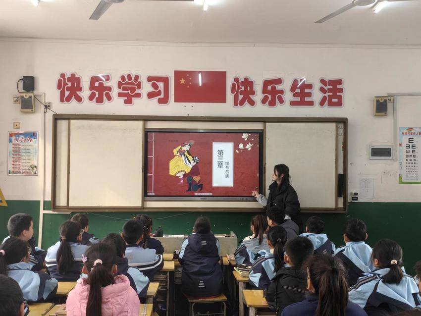 12.12-还地桥镇开展少数民族传统文化进校园活动.docx