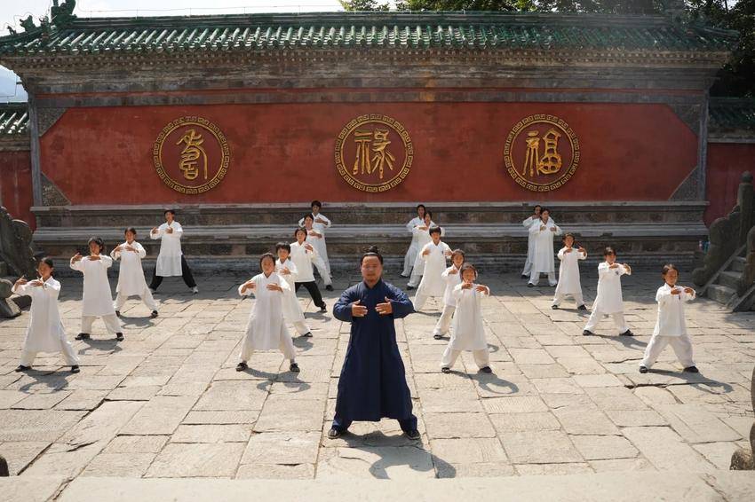 小暑时节武当山：道家养生绘就清凉画卷.docx