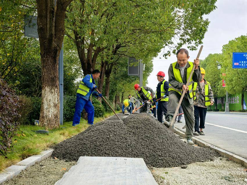 武当山这条人行道路面改造工程加速推进(1).docx