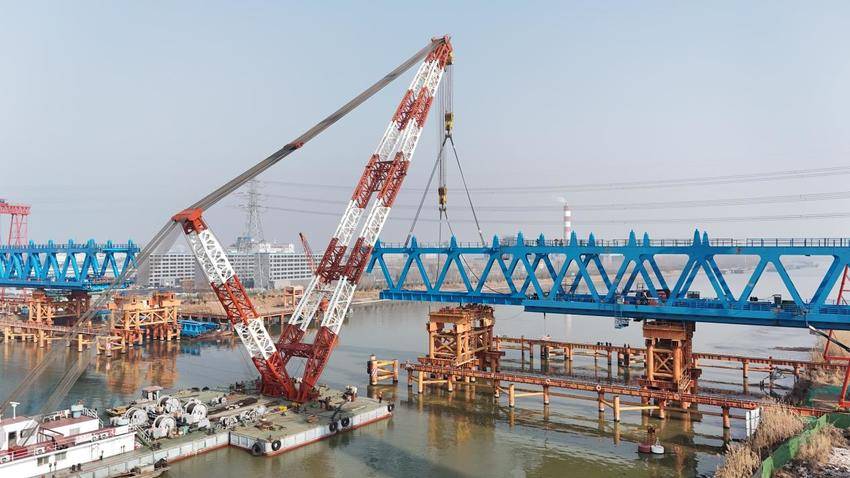 【交通强国】潍宿高铁项目跨京杭运河特大桥钢桁梁成功吊装.docx