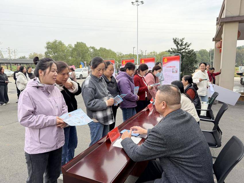 太平店镇田山村工会开展入会宣传、普法宣传和家风家教宣讲活动(1).docx