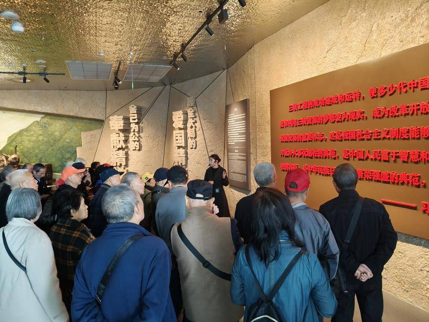 追忆移民壮举，凝聚奋进力量香锦社区组织各支部赴三峡移民博物馆开展主题支部活动.doc