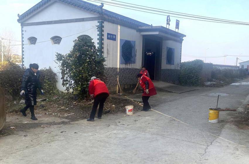 茗山乡茗香社区：清洁家园在行动+社区环境焕新颜.docx