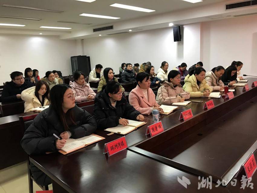 嘉鱼举行关爱妇女儿童 做贴心“娘家人”捐赠仪式(1).docx