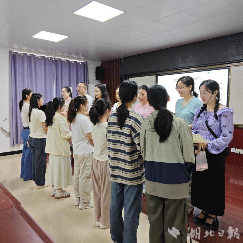 青蓝结对育桃李.docx