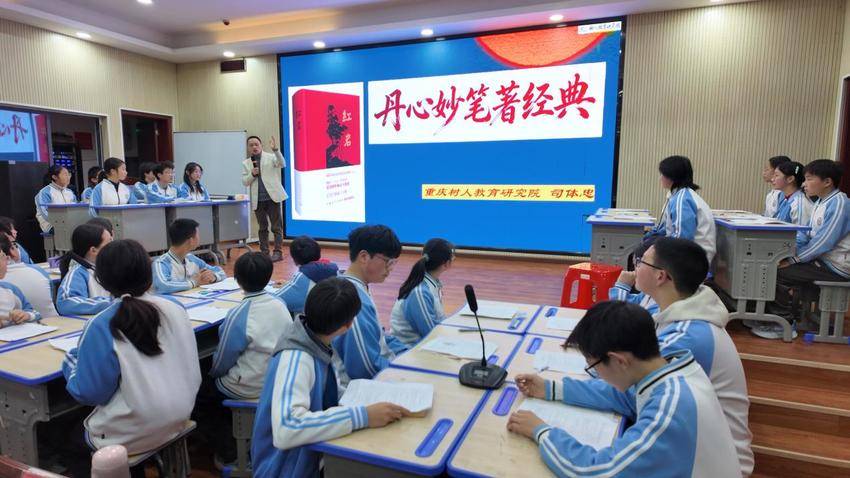 随州市中学语文“名师讲堂”思辨性教学研讨活动在随县一中成功举办.docx