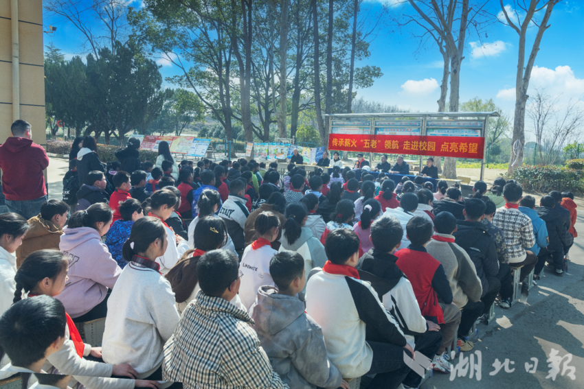 广水市“五老”老党员送交通安全课进乡村校园