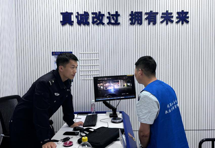 魏镇坤在办理案件