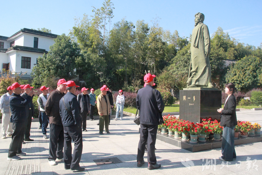 参观闻一多纪念馆