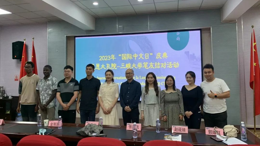 米尔卡米力十杰青年采访稿.docx