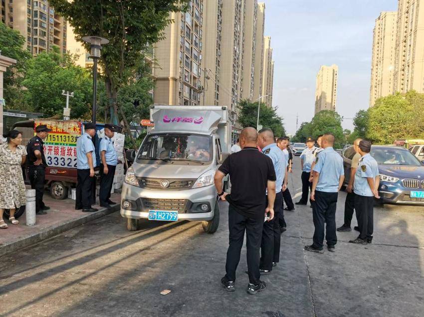 沙嘴街道规范管理夜市营商大环境0814.docx