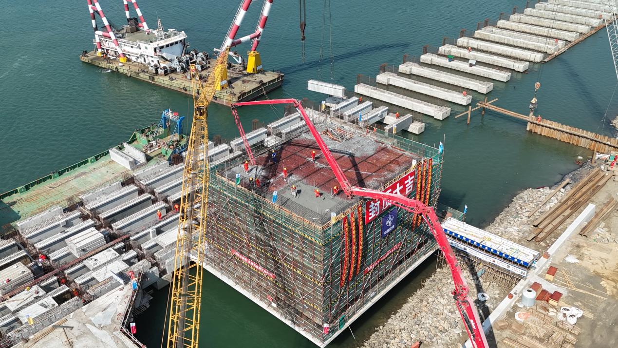 【一线传声】中交二航局惠生码头项目2号变电所顺利浇筑封顶.docx