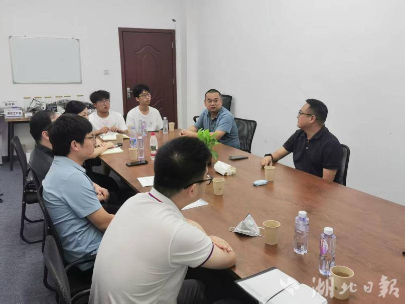 光伏蓝海共建绿色循环，能源转型推动技术攻关——湖大学子探寻硅基光伏组件回收一体化新思路.docx