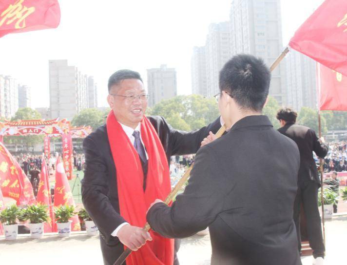 天门中学举行2025届学生成人仪式暨高考誓师大会.docx