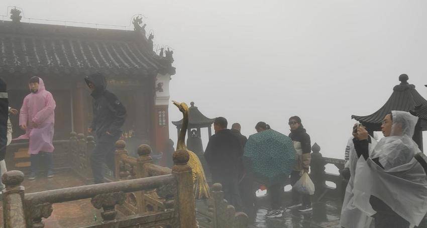 武当山景区迎来2024年冬天首场降雪.docx