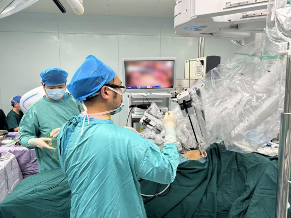 精准“智”疗——潜江市中心医院成功开展首例机器人辅助下右上肺癌根治术（修改后）.docx