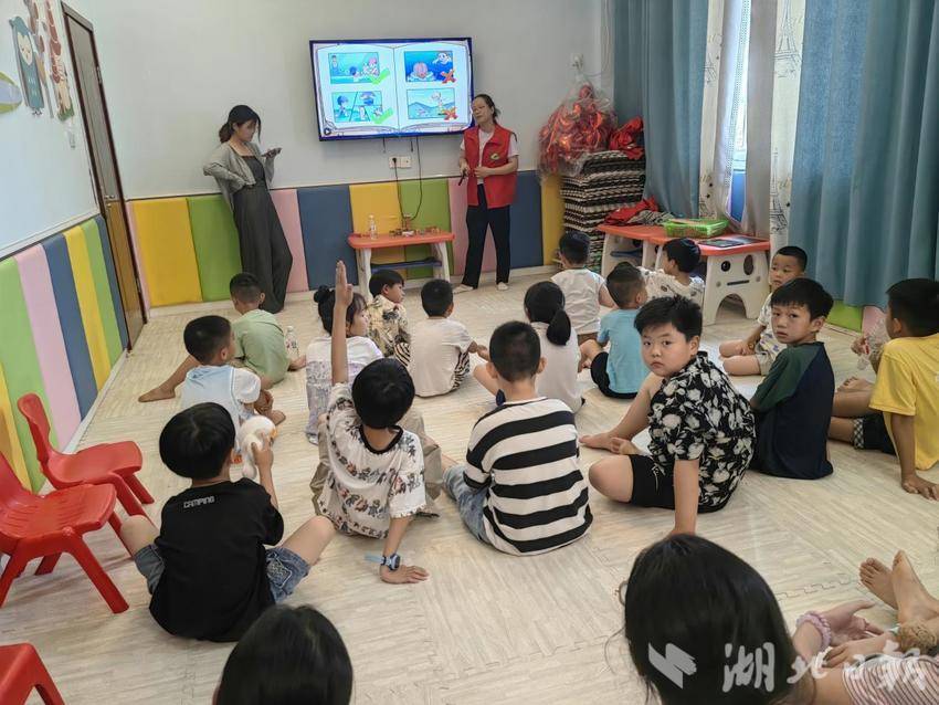 潘家湾镇四邑村：珍爱生命防溺水 暑假课堂护平安.docx