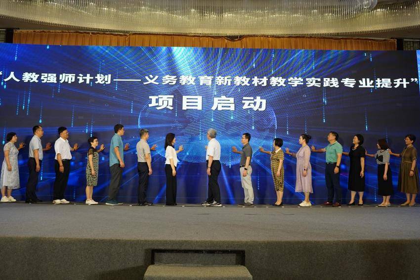 【骨干班通稿】第21届骨干英语教师研修班通稿0720（湖北日报）.docx