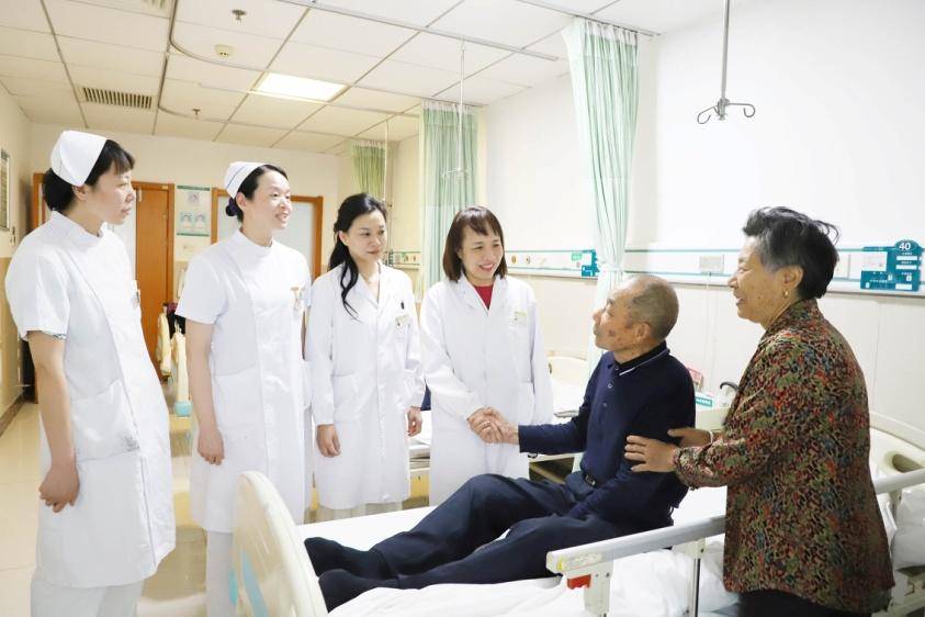 天门一医成功实施首例百岁老人白内障手术创医院高龄患者治疗新纪录.docx