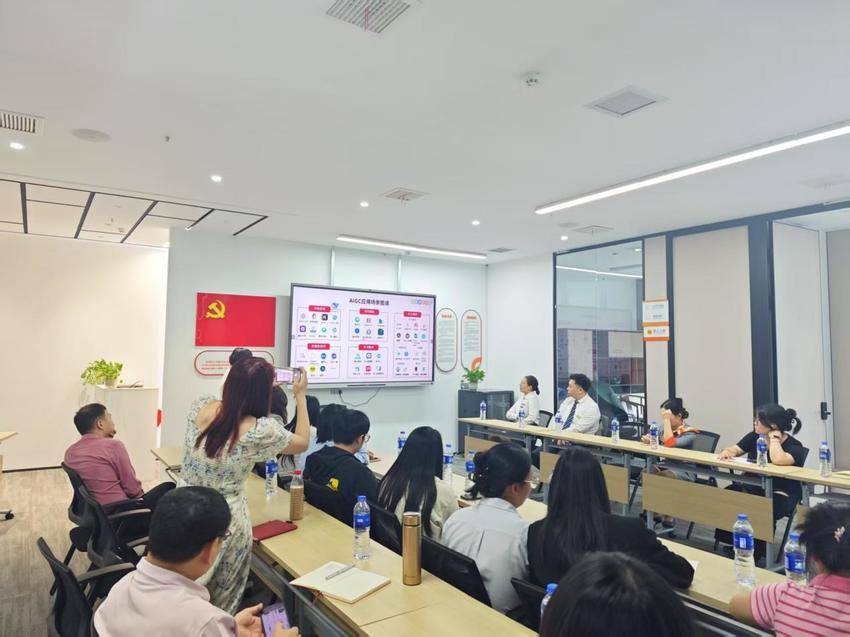 0605 数智赋能 与AI同行.docx