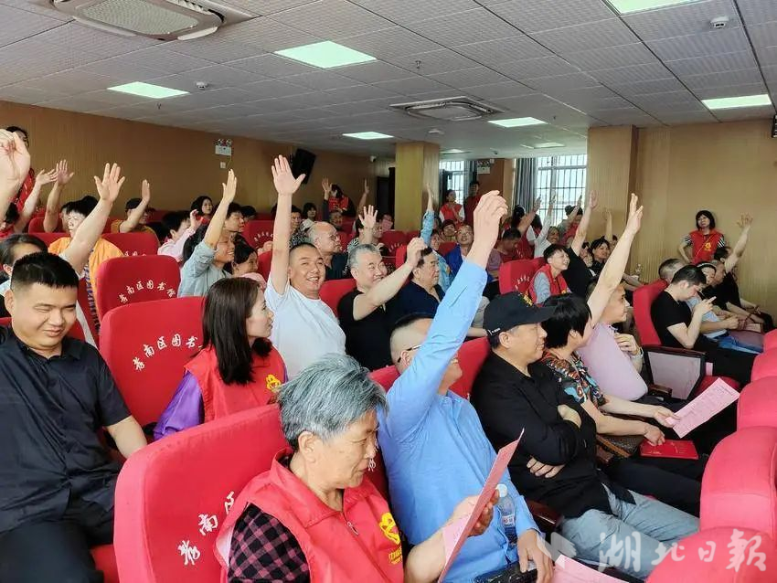 图为孝南区问答活动现场