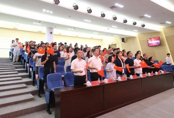 （投稿）中冶南方：高擎文明旗帜 厚植道德沃土——全国文明单位以“道德讲堂”生动践行时代精神.docx