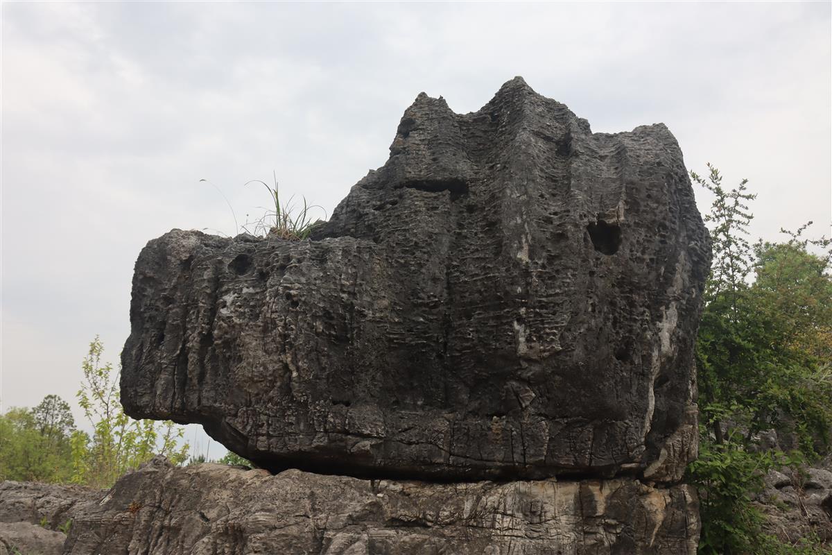 百余处溶洞从地下穿过三堡垭村因为属于石灰岩地区,是典型的喀斯特