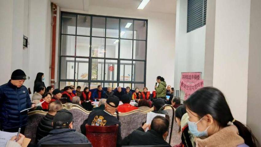 （1226汉兴街道江汉里社区）架空层不“架空”  基层自治显成效.docx