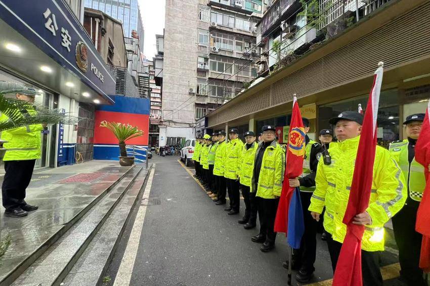 20250328警校共铸忠诚信仰 赓续红色血脉 江岸公安护航警予中学清明祭扫活动.docx