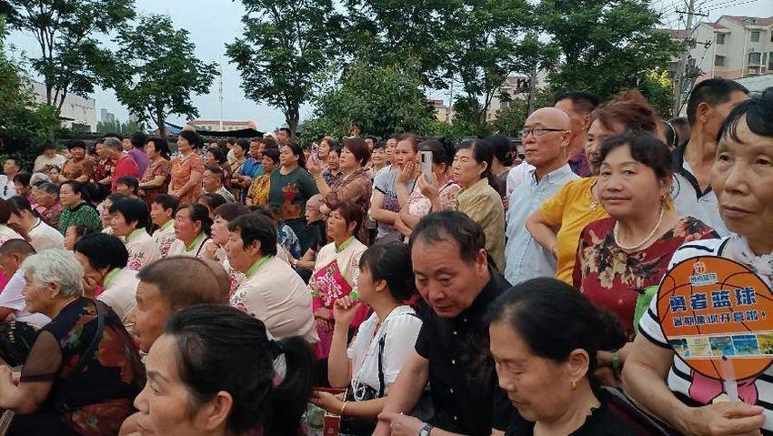 宜城市举行“唱响红色旋律 舞动时代脉搏”文艺汇演.docx