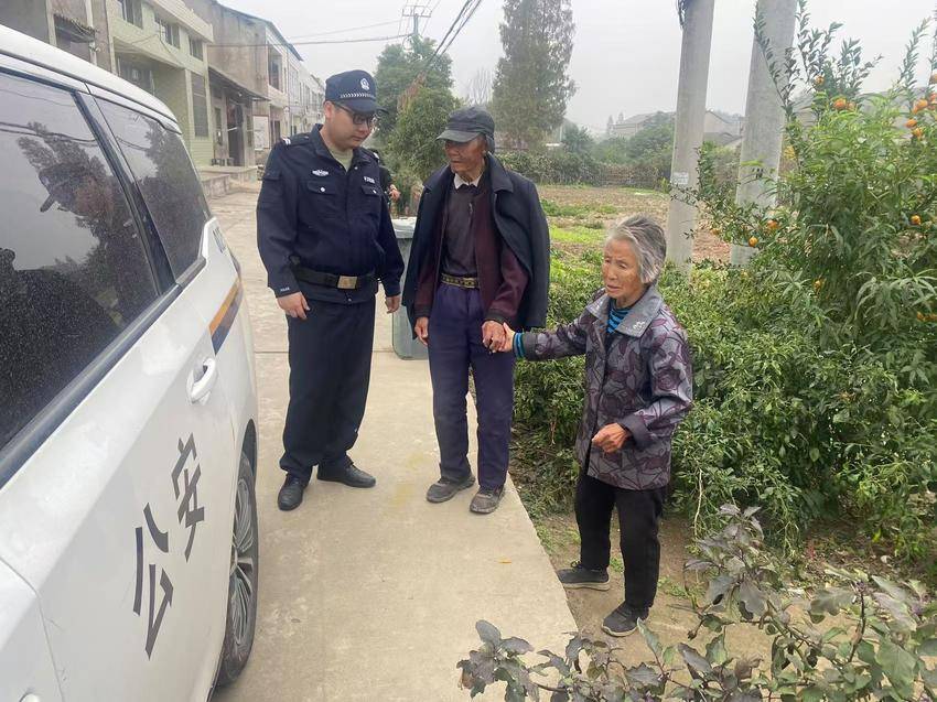 潜江民警救助一位仙桃走失老人.doc
