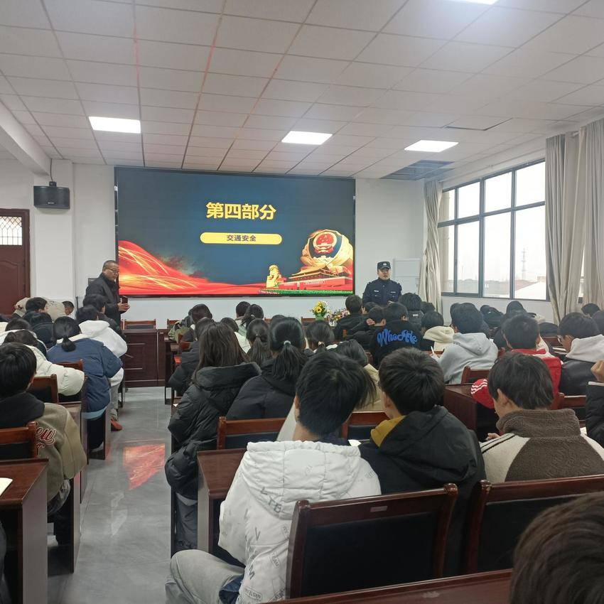 警校联动筑防线 安全课堂护成长.docx