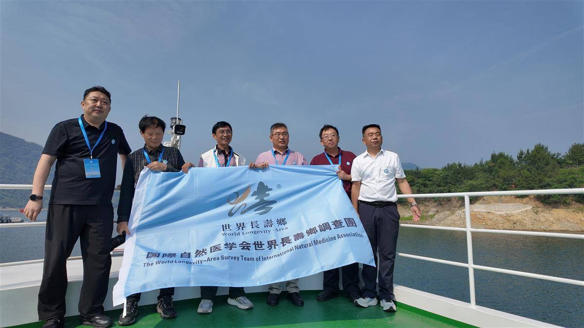 国际自然医学会调查团赴王英镇开展调查。湖北日报全媒记者 肖露 摄