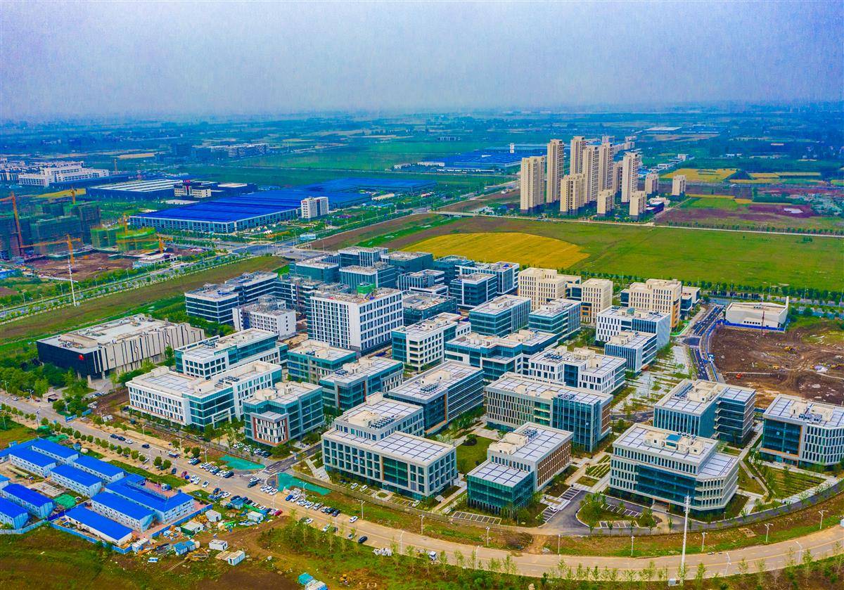 襄阳百亿级产业园东津云谷投入运营