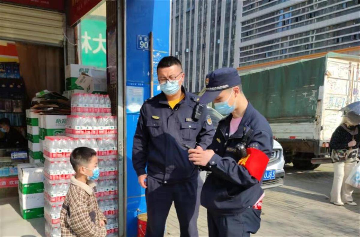 武汉经开区城管的暖心执法传递着城市温度_视频_治理_群众