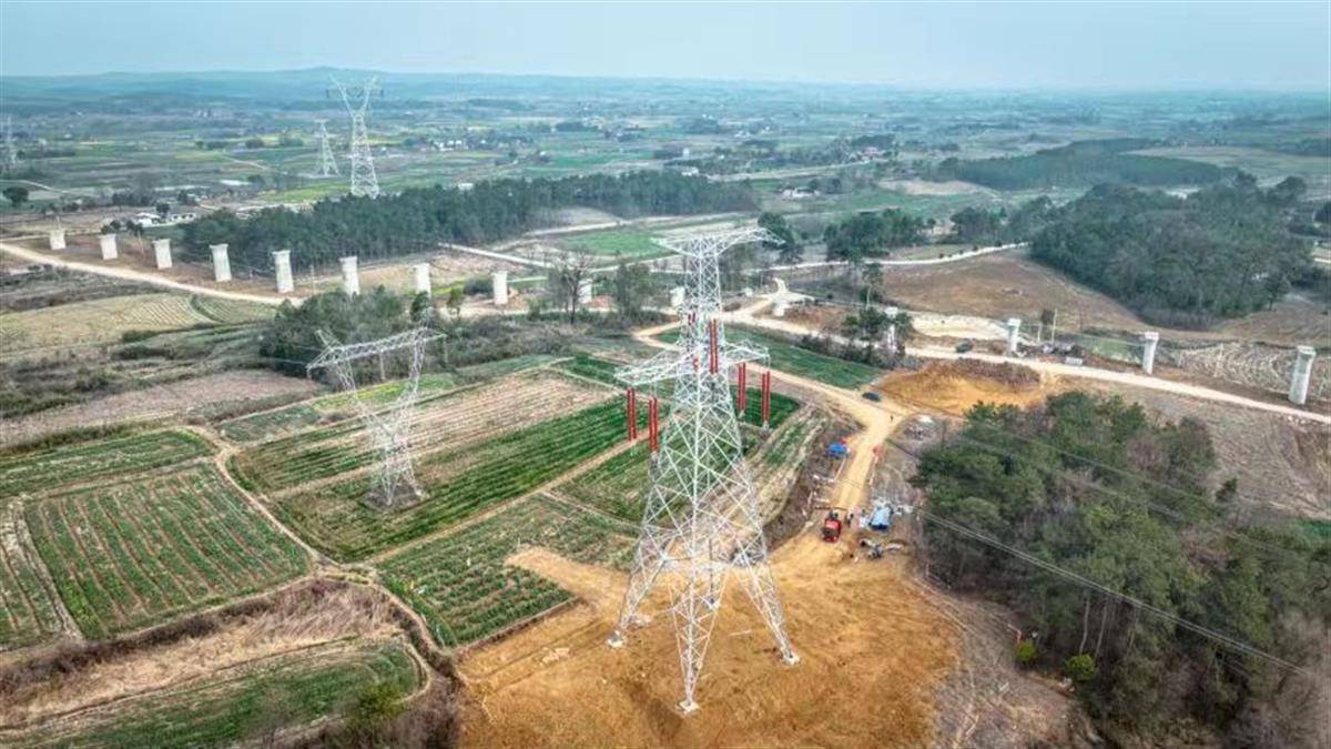 高压线“让路”助力沪渝蓉高铁建设提速 - 湖北日报新闻客户端