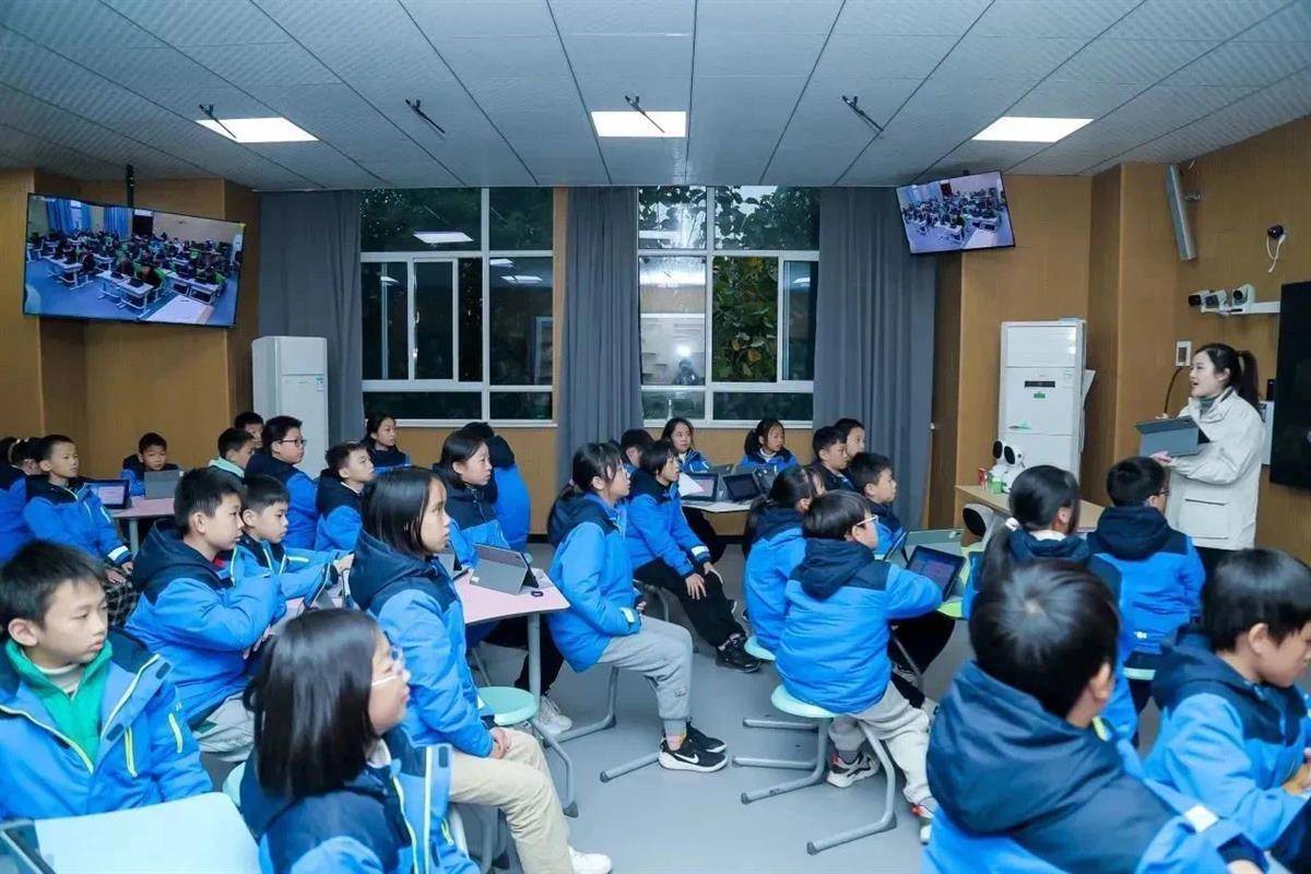 依托基础教育数字化转型 武汉经开区开辟教育发展新赛道 - 湖北日报新闻客户端