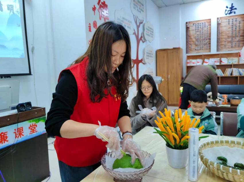 【我们的节日·清明】丹江口市妇联开展“清明话家风 传承好美德”系列活动(4).doc