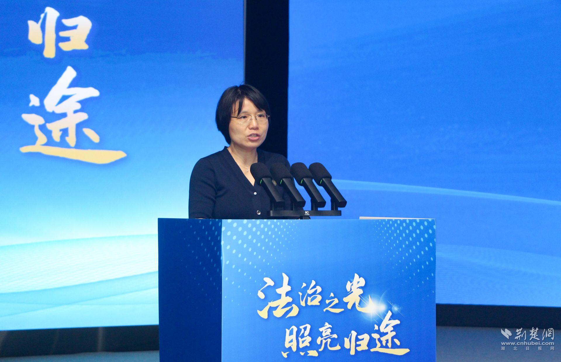 武汉大学法学院教授、博士研究生导师、刑法教研室主任叶小琴介绍课程 记者 周光洁 摄