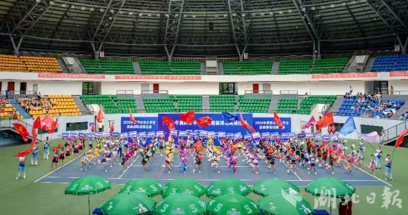 襄阳市中小学健美操啦啦操比赛现场