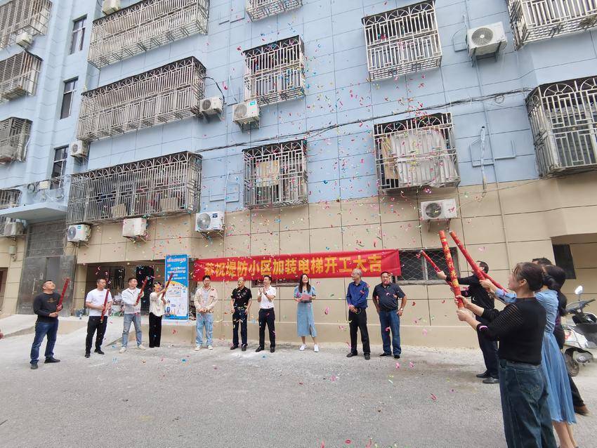 天门市竟陵街道江河社区3栋小区楼增设电梯集中开工.doc