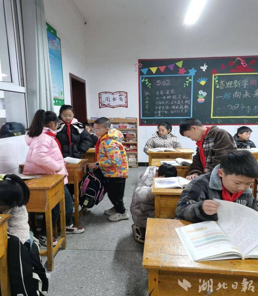 干堰小学开展管制刀具收缴行动.docx
