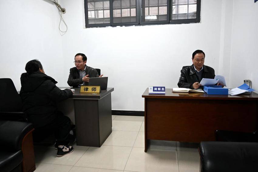 20251216派出所里的“调解室” 让纠纷化解更有温度.docx