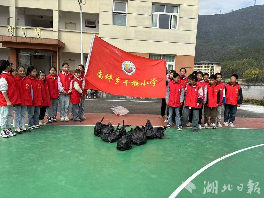 干堰小学开展清洁家园志愿服务活动.docx