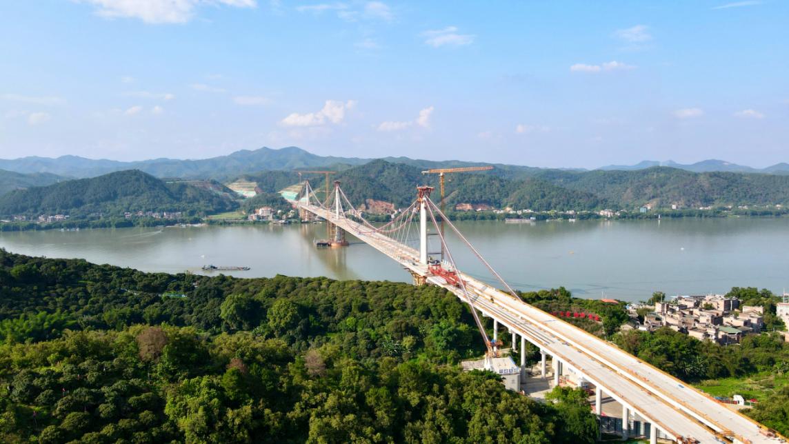 【交通强国】中交二航局苍容浔江大桥主缆缠丝全部完成.docx