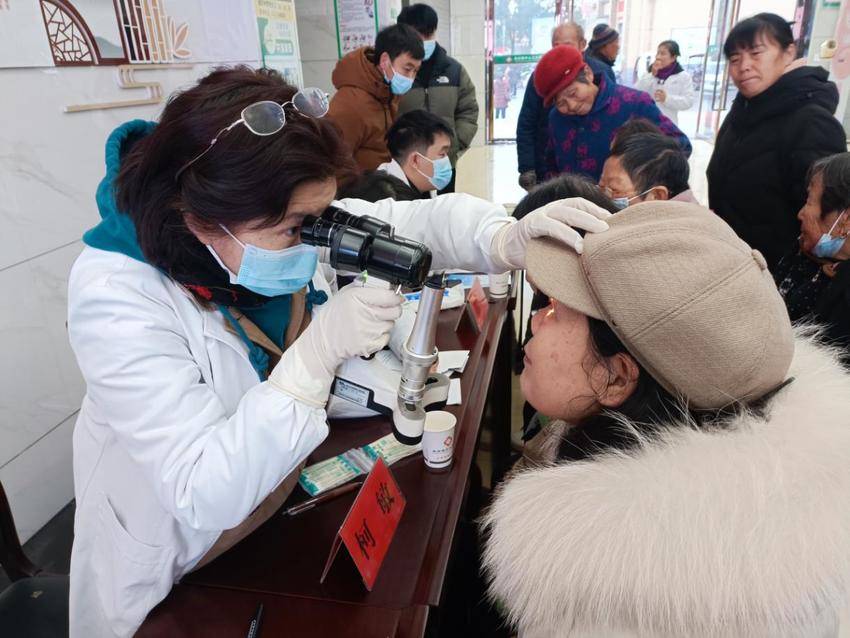 枣阳市吴店镇中心卫生院：眼科专家下基层，义诊服务践初心.doc