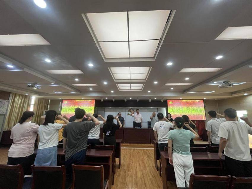 社企同心聚合力 筑牢基层党建“连心桥”丹水池街道岱山社区支部主题党日.docx