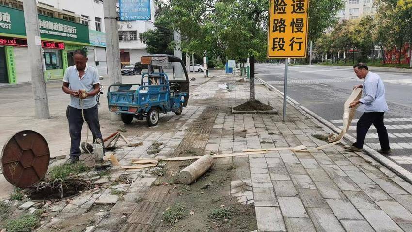 红安县八里湾镇：给城市“舒筋活络”，绣花功夫修补群众幸福感.docx