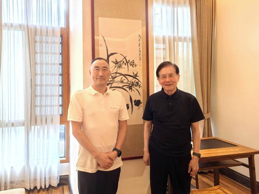 贺铿：桑梓情深，赤子丹心.doc